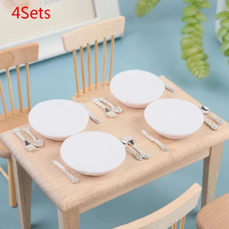 Dollhouse Dinnerware Set 1:12 Scale Set of 4