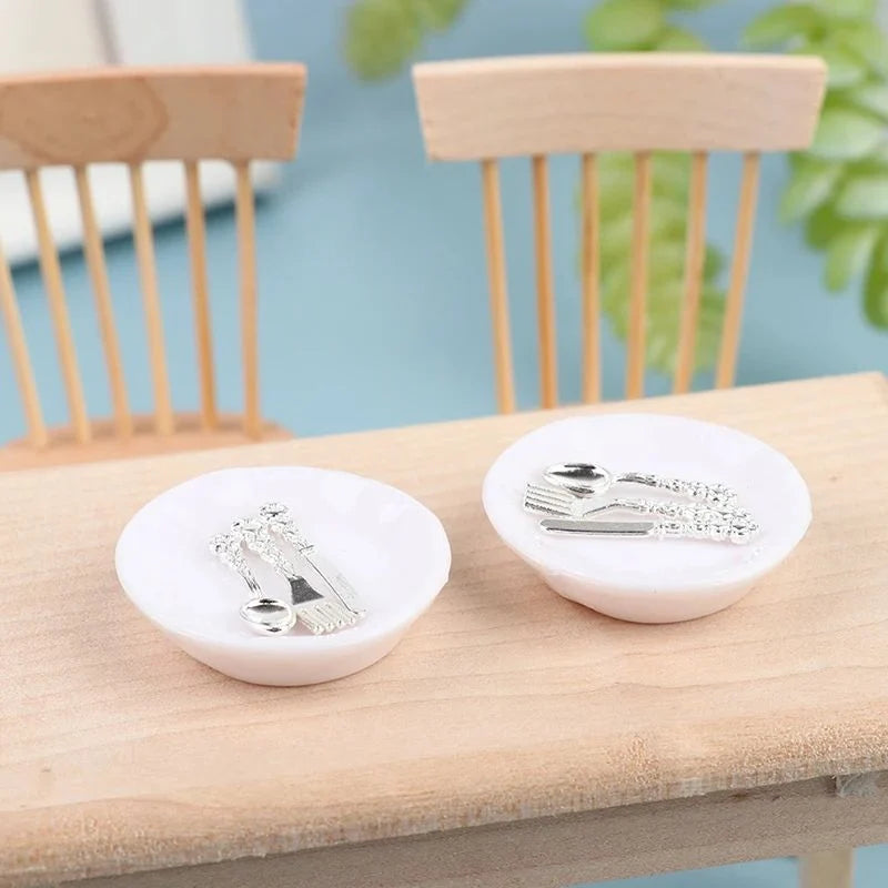 Dollhouse Dinnerware Set 1:12 Scale Set of 4